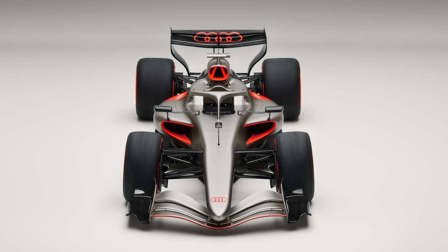 Audi f1 autó szürke vászon előtt