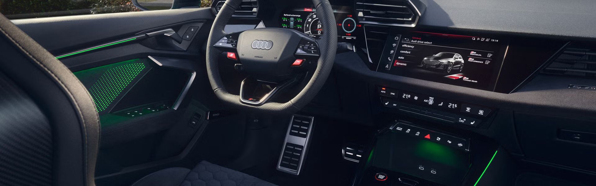 Blick von schräg hinten auf das Cockpit des RS 3 Sportback.