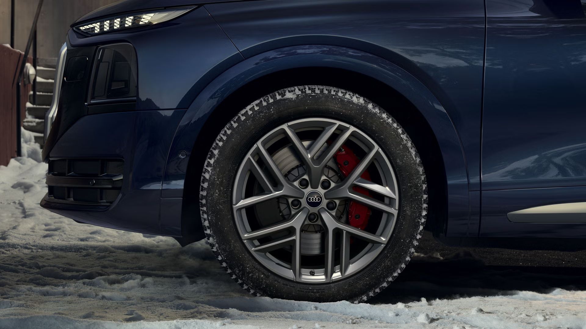 Havas úton az Audi Q9 kereke