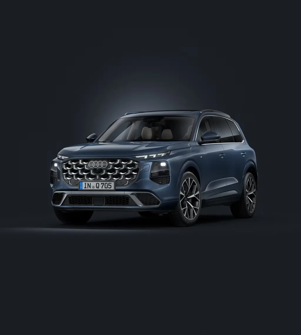 Schräge Frontansicht des Audi Q7 SUV auf dunklem Hintergrund.