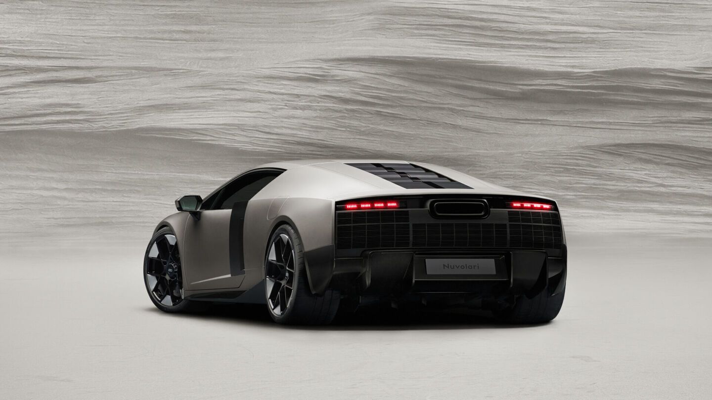 Hátsó nézetből az Audi Nuvolari titán