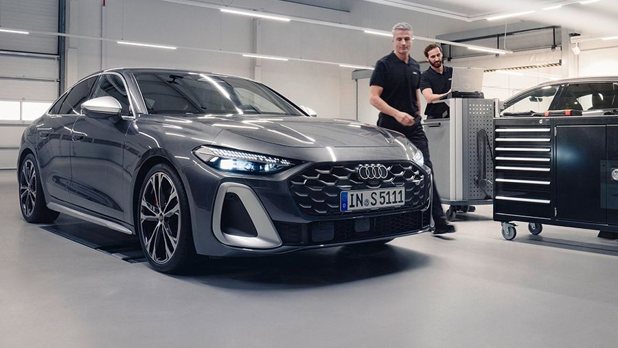 Audi modell egy szervizben