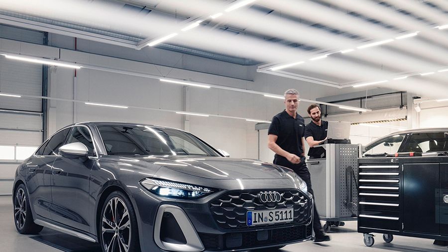 Audi modell egy szervizben